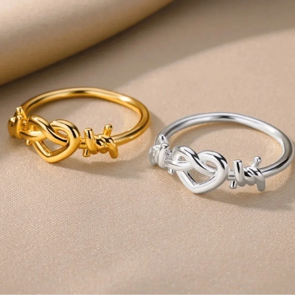 ⭐️NEW⭐️ 18K Gold Women’s Heart Surrounded By Barbed Wire Ring